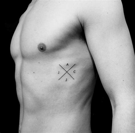 tatuajes en el pecho pequeos para hombres|Tatuajes Pequeños para Hombre con Significado